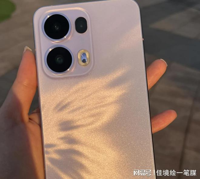 的新伙伴成为现代生活必不可少的伙伴爱游戏app体育智能手机：便捷生活(图1)